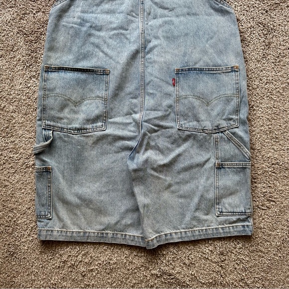LEVIS 10 INCH INSEAM DENIM UTILITY OVERALL SHORTS MENS SIZE SMALL LIGHT WASH NEW - Picture 7 of 7